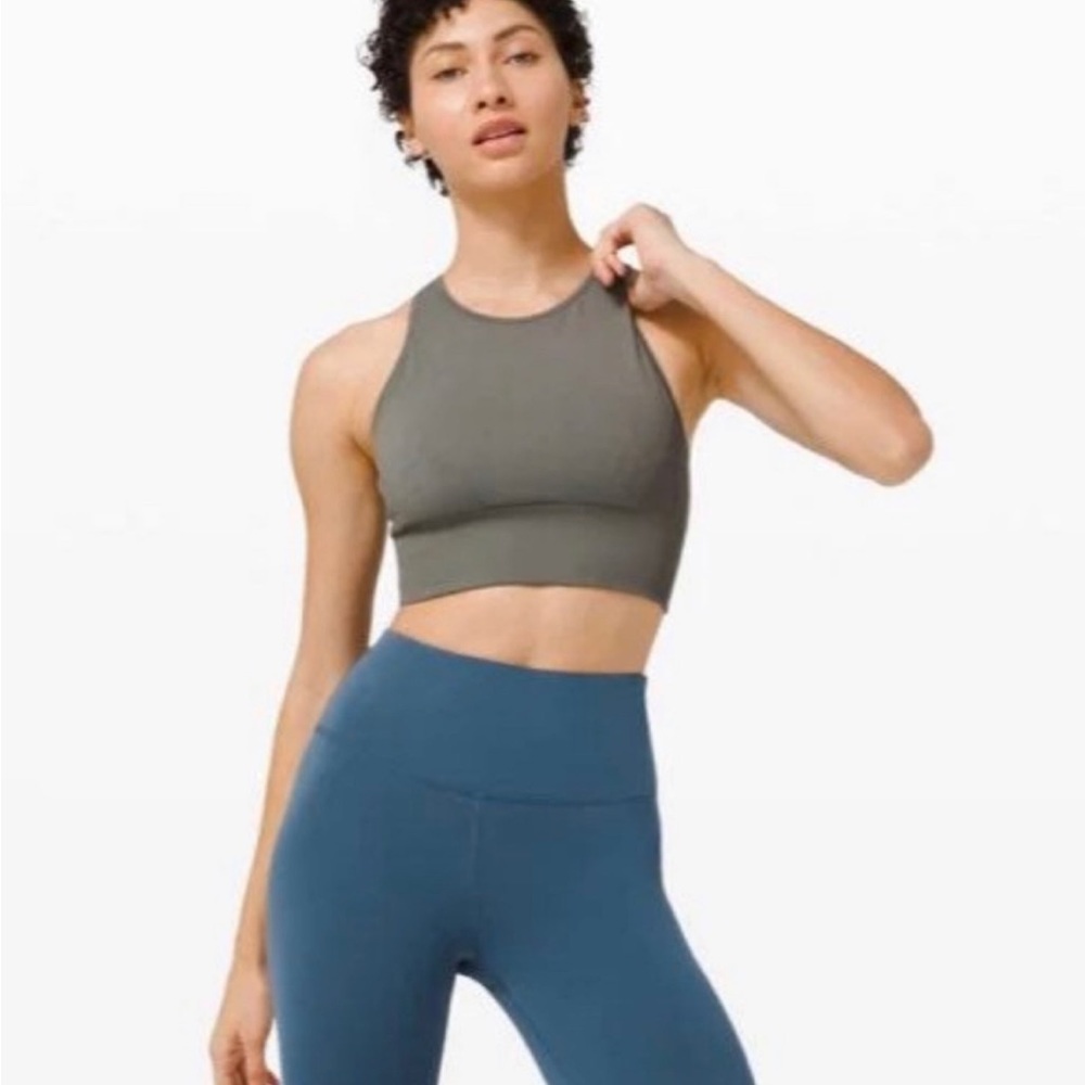 NWT Lululemon Ebb to Train Bra C/D Cup
Grey Sage sz 6